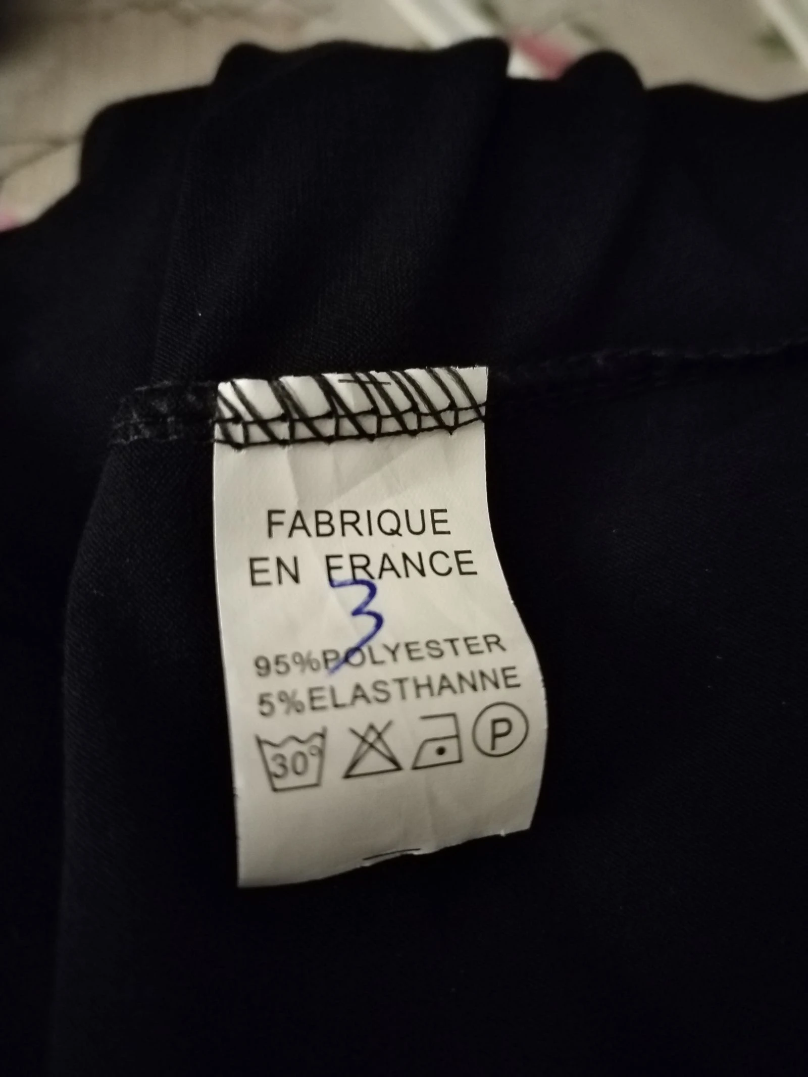 Hermoso vestido nuevo forrado con mangas largas elásticas en las muñecas, fabricación francesa. – photo 11